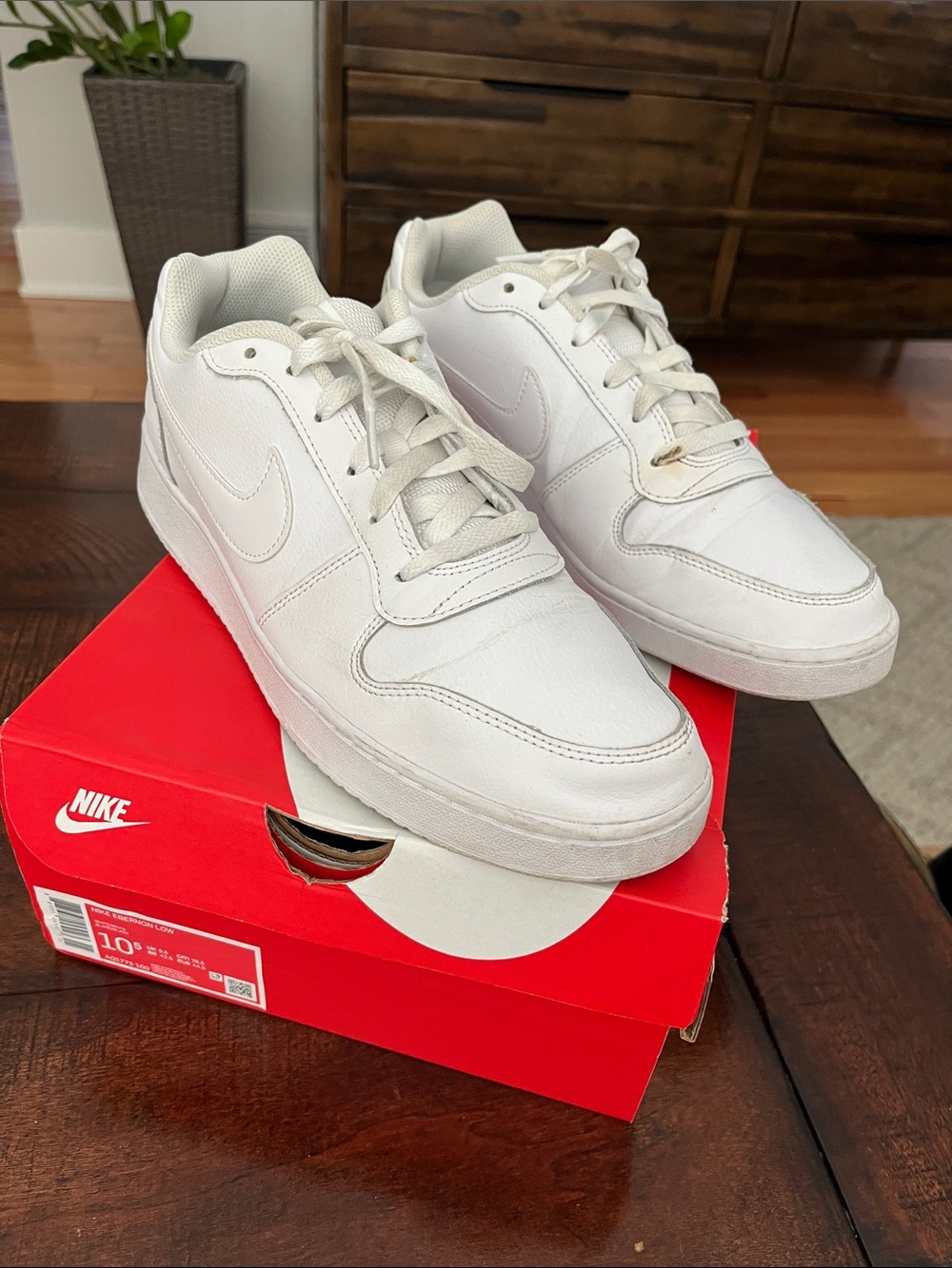 Nike Men’s White Low-Top Leather Sneakers